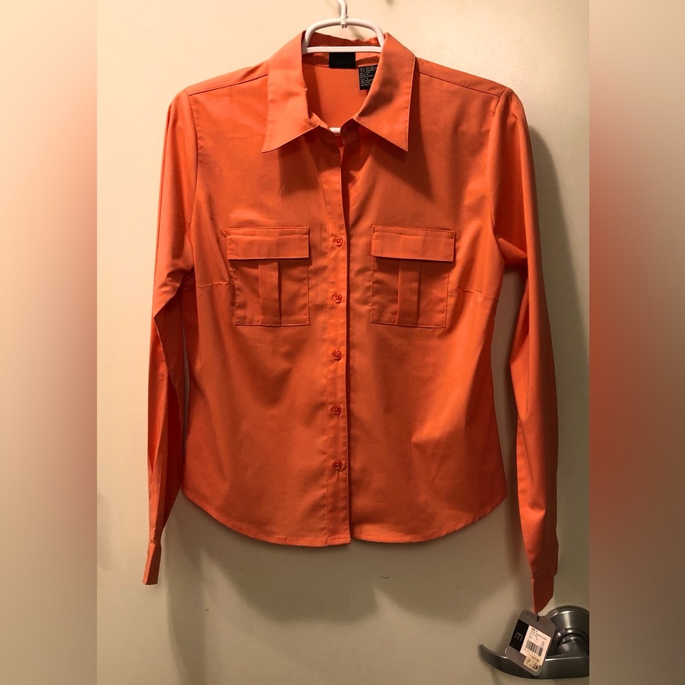 MOSSIMO STRETCH - Salmon colored, button down, tailored blouse.